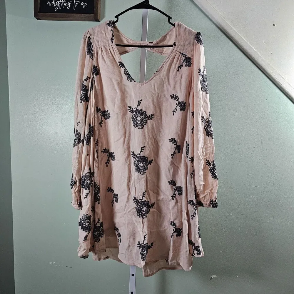 FREE PEOPLE Pink Gray Emma Floral Embroidered Boho Mini‎ Swing Dress Size Large